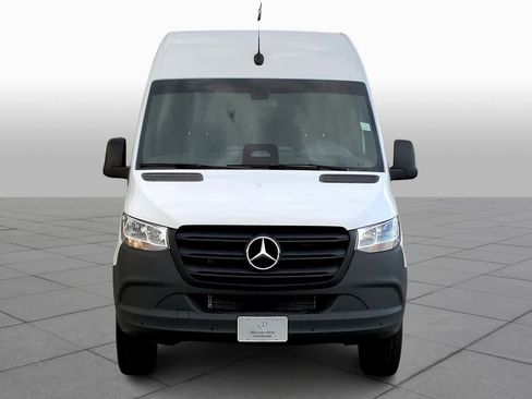 Used 2025 Mercedes-Benz Sprinter 2500 image 4