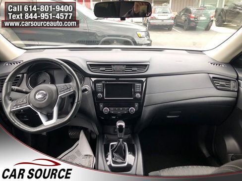 Used 2018 Nissan Rogue SV w/ Premium Package image 9