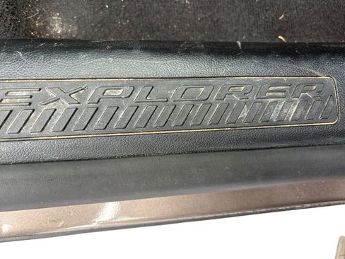 Used 2021 Ford Explorer XLT w/ Equipment Group 202A RWD image 18
