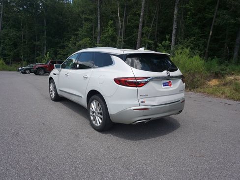 Used 2018 Buick Enclave Premium w/ Experience Buick Package FWD image 22