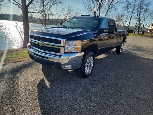 Used 2008 Chevrolet Silverado 2500 LT w/ 1LT Convenience Package image 2