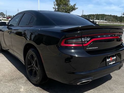 Used 2019 Dodge Charger SXT w/ Leather Interior Group image 5