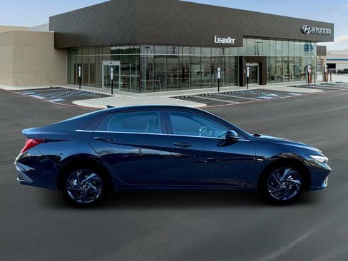 New 2026 Hyundai Elantra SEL Sport Premium FWD image 9