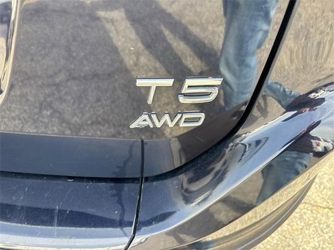 Used 2017 Volvo XC60 T5 Dynamic w/ Preferred Option Package image 16