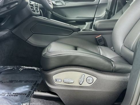 Certified 2026 Porsche Macan AWD/4WD image 22