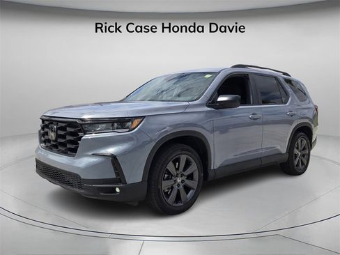 Certified 2025 Honda Pilot Sport image 9