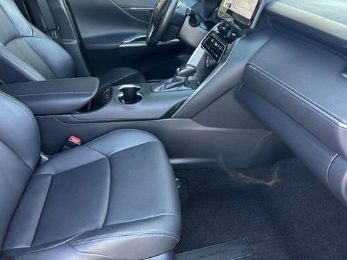 Used 2023 Toyota Venza AWD/4WD image 16