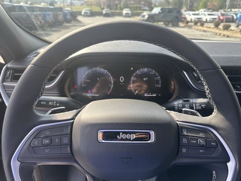 New 2026 Jeep Grand Cherokee Laredo X AWD/4WD image 37