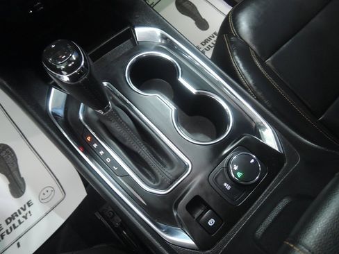 Used 2020 Chevrolet Traverse LT w/ LT Premium Package image 20