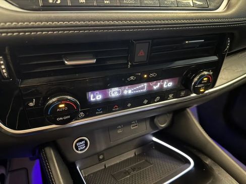 Used 2022 Nissan Rogue Platinum w/ Head-Up Display Package AWD/4WD image 15