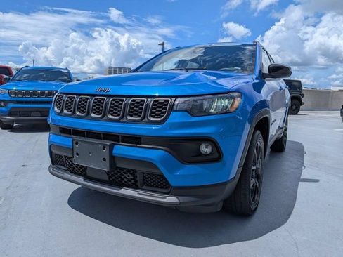 Used 2025 Jeep Compass Latitude w/ Convenience Group AWD/4WD image 8