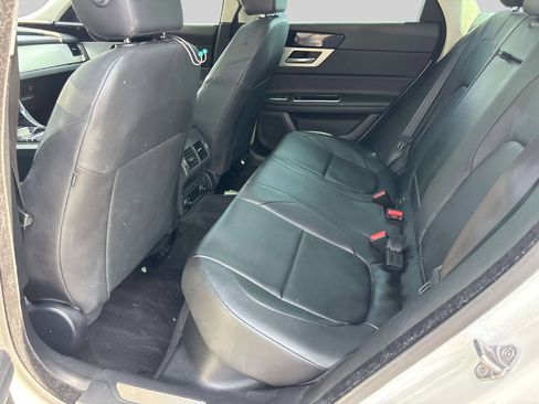 Used 2016 Jaguar XF Premium RWD image 11
