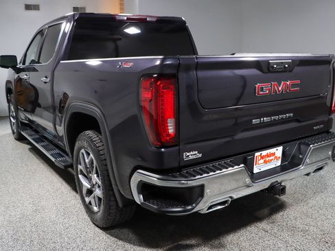 Used 2022 GMC Sierra 1500 SLT w/ SLT Premium Package AWD/4WD image 9