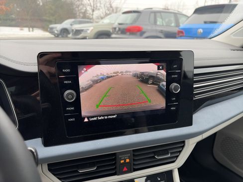 Certified 2025 Volkswagen Jetta SE image 28