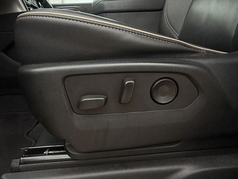 Used 2023 Chevrolet Suburban Premier AWD/4WD image 27