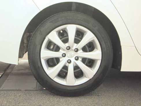 Used 2023 Toyota Corolla LE image 12