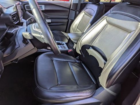 Used 2022 Ford Explorer XLT w/ Equipment Group 202A image 14