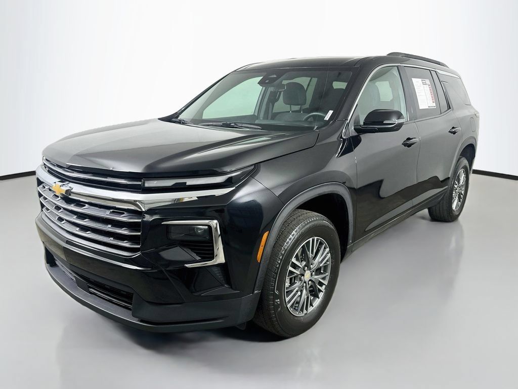Used 2025 Chevrolet Traverse LT FWD image 3