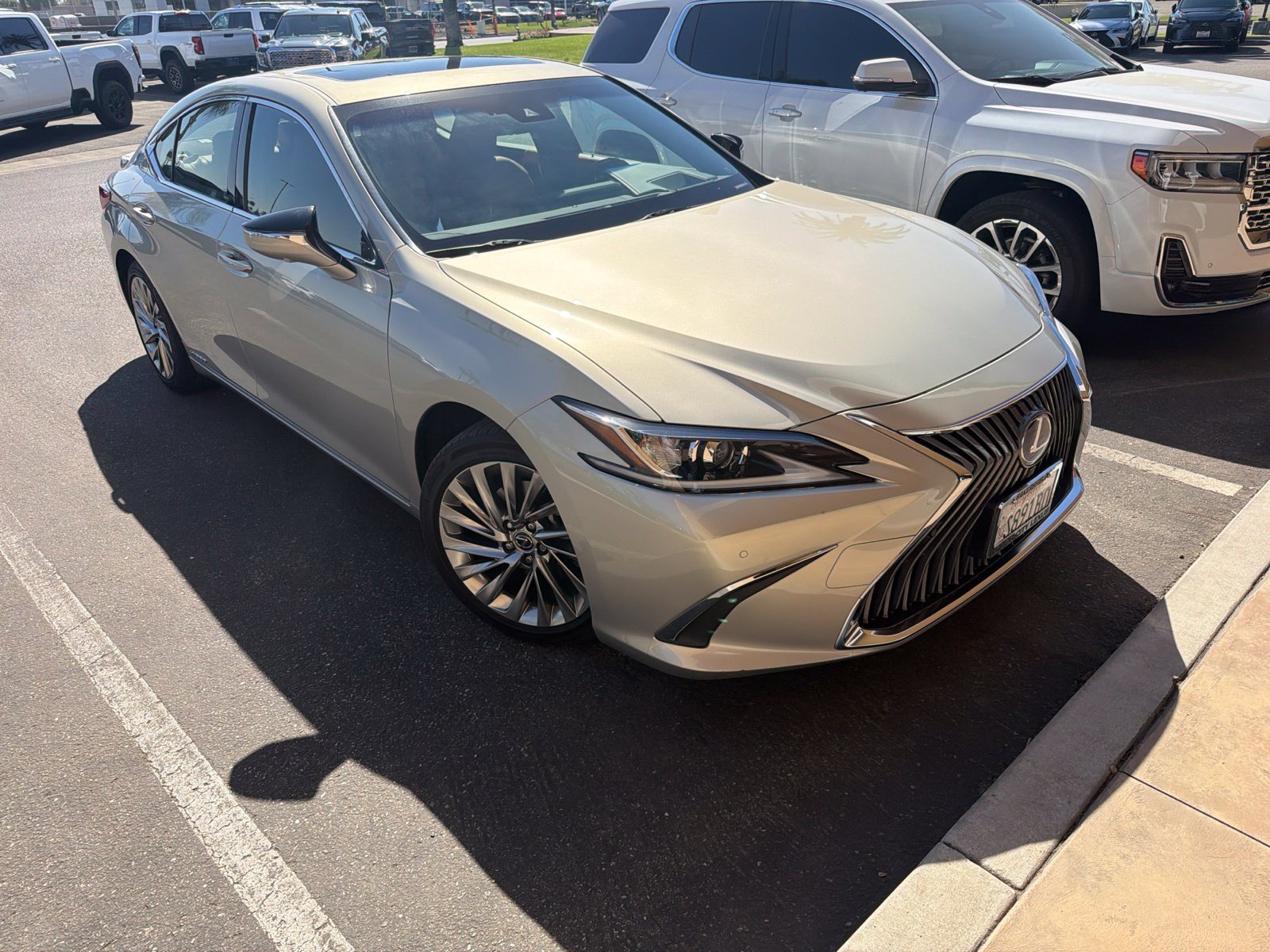 Used 2019 Lexus ES 300h w/ Accessory Package 2 FWD image 2