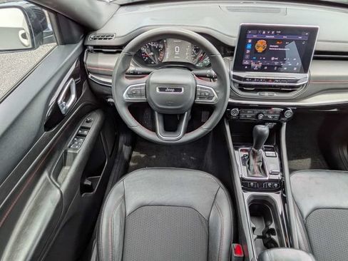 Used 2025 Jeep Compass Trailhawk AWD/4WD image 18