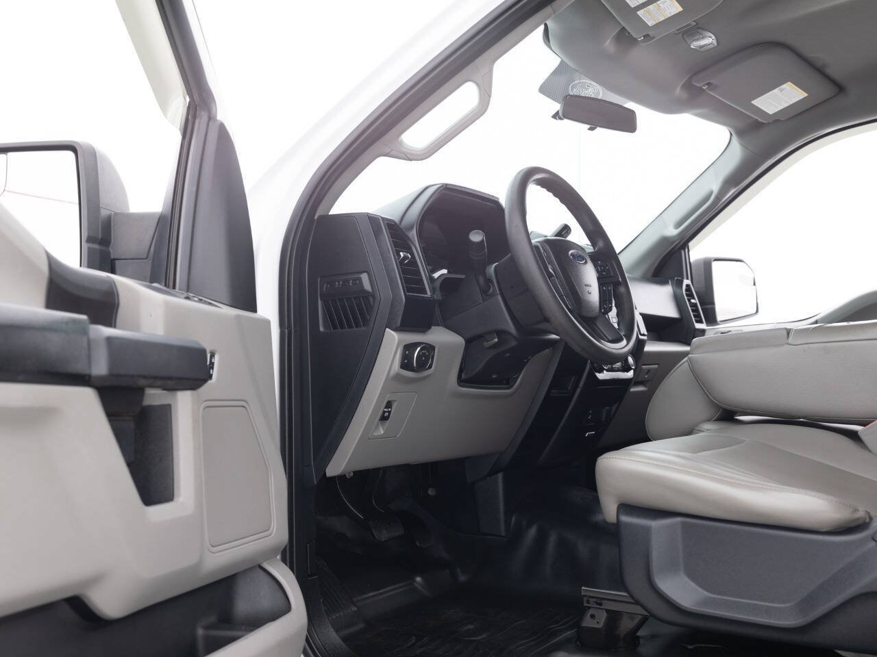 Used 2016 Ford F150 XL w/ Equipment Group 101A Mid RWD image 28