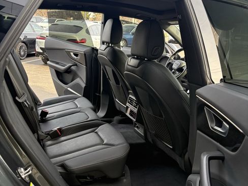 Used 2021 Audi Q8 Prestige w/ Prestige Package image 18
