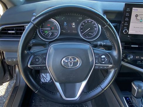 Used 2021 Toyota Camry XLE image 11