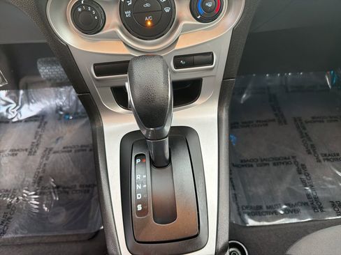 Used 2018 Ford Fiesta SE image 25