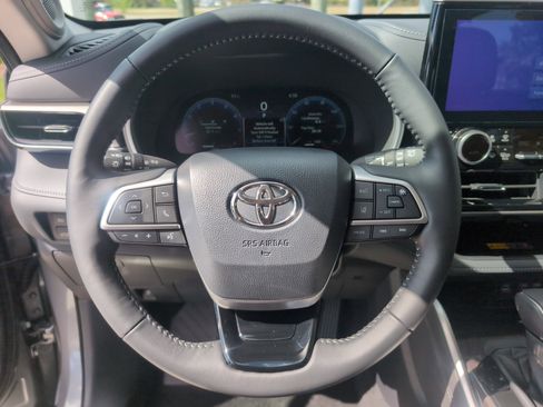 Certified 2026 Toyota Highlander Limited image 18