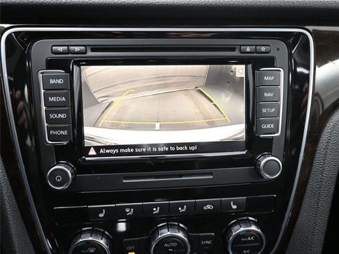 Used 2015 Volkswagen Passat 1.8T SEL Premium image 15