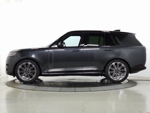 Used 2025 Land Rover Range Rover SE image 2