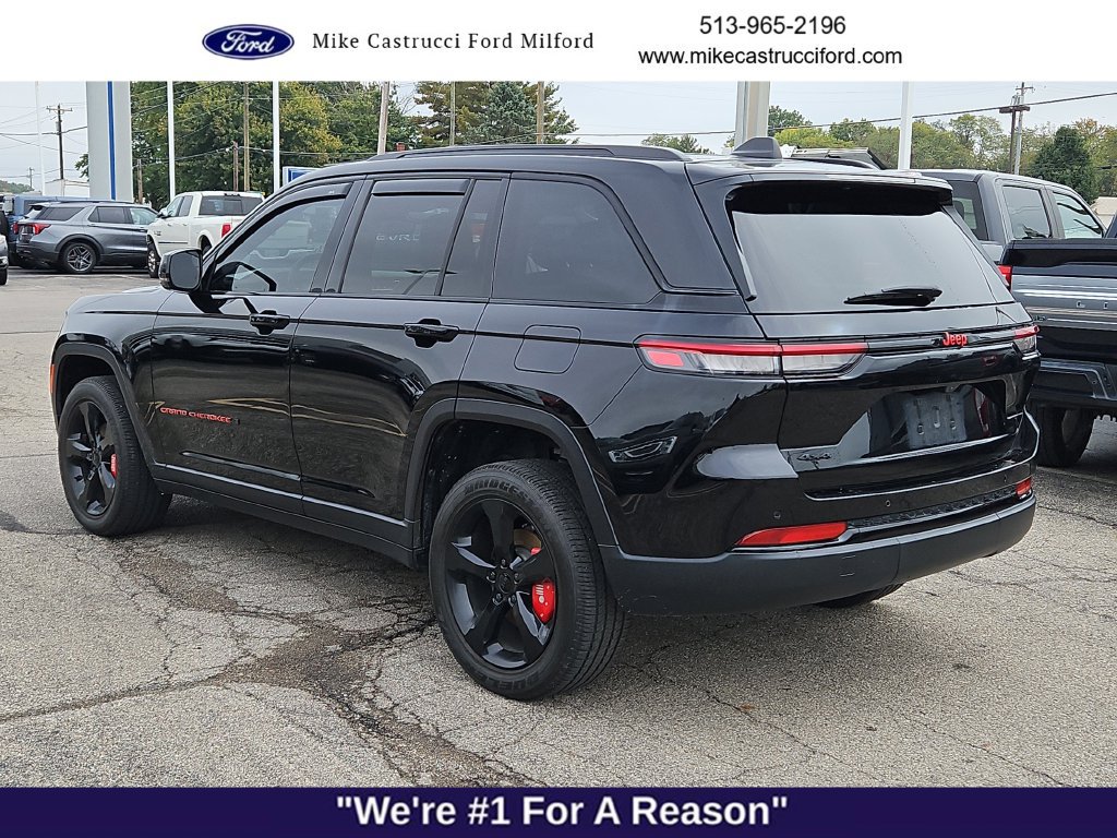 Used 2022 Jeep Grand Cherokee Altitude AWD/4WD image 3