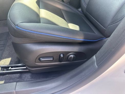 Used 2025 Buick Envista Sport Touring w/ Convenience I Package FWD image 9