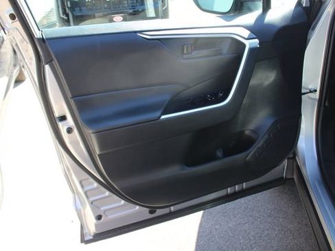 Used 2022 Toyota RAV4 LE AWD/4WD image 19