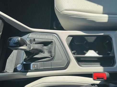 Certified 2022 Volkswagen Tiguan SE image 20