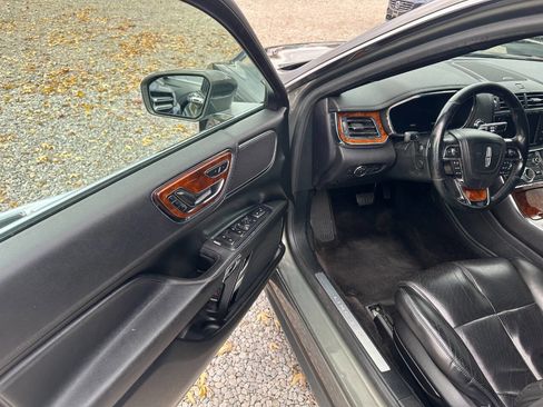 Used 2017 Lincoln Continental Select w/ Climate Package image 10