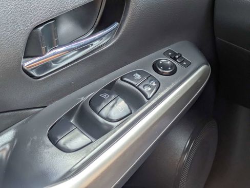 Used 2020 Nissan Kicks SR w/ SR Premium Package FWD image 23