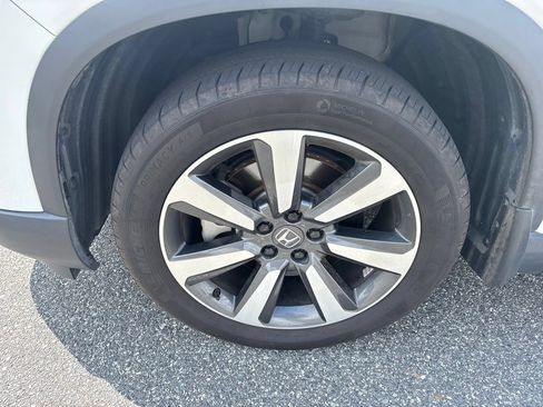 Used 2025 Honda Pilot Touring image 12