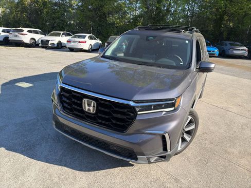 Used 2023 Honda Pilot Touring image 3