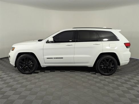 Used 2021 Jeep Grand Cherokee Laredo X image 8