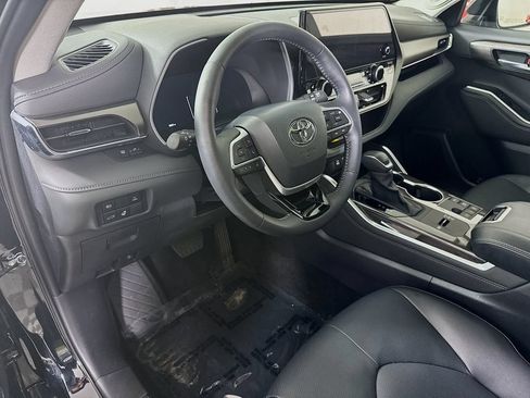 Certified 2026 Toyota Highlander Limited AWD/4WD image 19