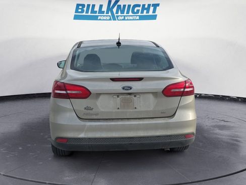 Used 2017 Ford Focus SE image 4