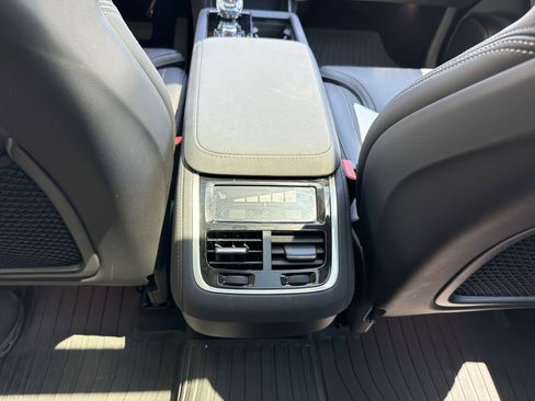 Used 2025 Volvo XC90 B6 Ultra w/ Lounge Package AWD/4WD image 29