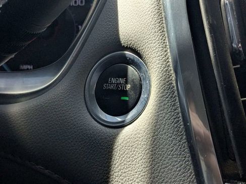 Used 2020 Chevrolet Traverse LT FWD image 26