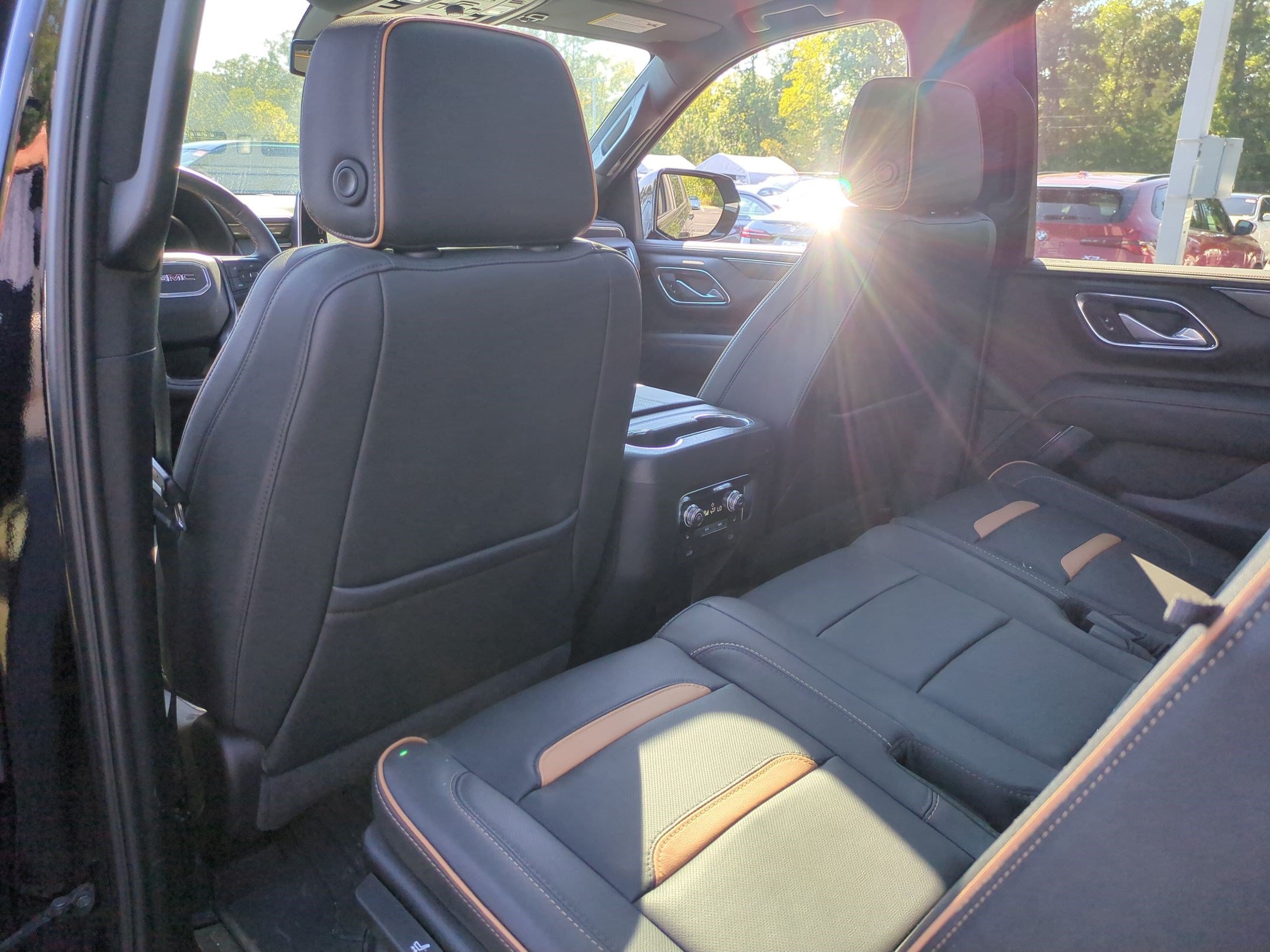 Used 2024 GMC Yukon AT4 AWD/4WD image 31