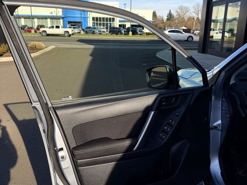 Used 2015 Subaru Forester 2.5i Premium w/ All-Weather Package image 11