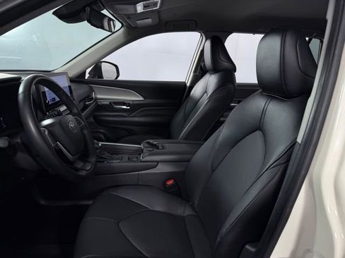 Used 2024 Toyota Grand Highlander XLE image 14