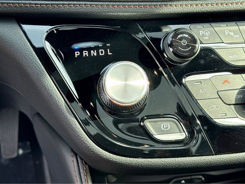 Used 2024 Chrysler Pacifica Pinnacle image 25