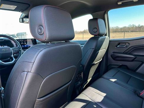 Used 2023 Chevrolet Colorado Z71 w/ Z71 Convenience Package 2 image 17