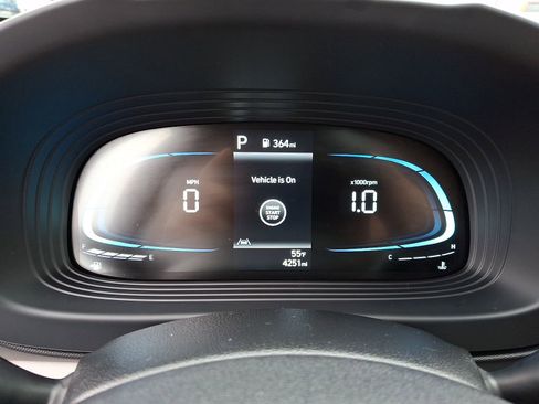 Used 2025 Hyundai Venue SEL FWD image 22